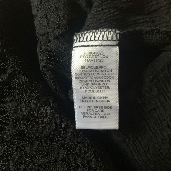 Want and Need flowy black lace keyhole back sleeveless short romper - Picture 8 of 9